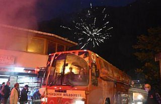 Tokyo'dan madalyalarla dönen Öztürk kardeşlerin...