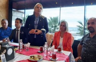 Yakakent'in sahil esnafı, derdini CHP'ye...