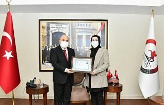 Aşı yaptırmayan iki bin kişiyi ikna eden sağlık...