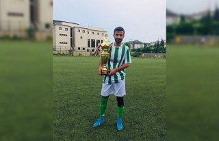 Bartın'da otomobiliyle tıra çarpan amatör futbolcu...