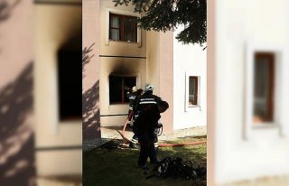 Bolu'da itfaiye erleri yangın çıkan evde uzun süre...