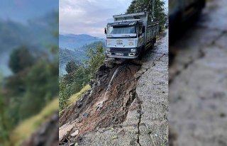 Rize'de şiddetli yağış hasara neden oldu