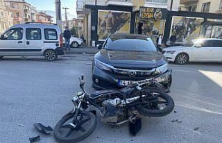 Bolu'da otomobille çarpışan motosikletteki 2 kişi...