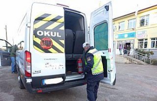 Düzce'de denetimlerde 2 öğrenci servisi trafikten...