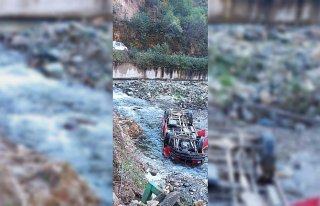 Giresun'da kamyonetin dereye yuvarlandığı kazada...