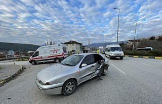 Karabük'te iki otomobilin çarpışması sonucu 3...
