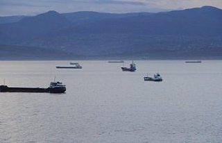 Karadeniz'de beklenen fırtınadan kaçan yük...