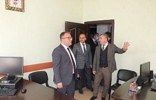 Kaymakam Nayman ve Belediye Başkanı Özdemir taşınan...