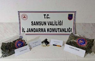 Samsun'da uyuşturucu operasyonunda yakalanan şüphelilerden...