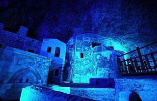 Sümela Manastırı, Dünya Çocuk Günü'nde mavi...