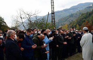 Trabzon'da Kovid-19 tedavisi gören öğretmen hayatını...