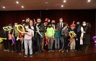 Akçaabat'ta özel gereksinimli öğrenciler tiyatro...