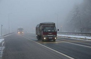 Bolu Dağı'nda kar kalınlığı 10 santimetreyi...