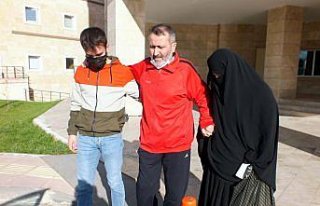 Kovid-19 nedeniyle 105 gün hastanede yattı, taburcu...