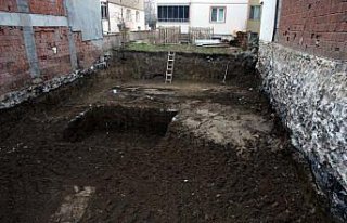 Tokat'ta yanındaki inşaatın temeli nedeniyle çökme...