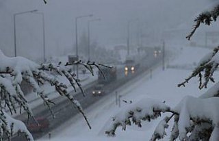 Bolu Dağı'nda kar nedeniyle İstanbul yönünde...
