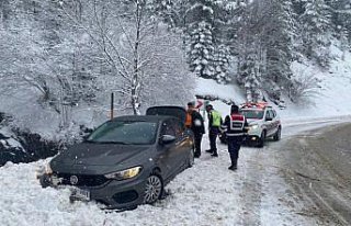 Kastamonu'da kar nedeniyle yolda kalan sürücülerin...