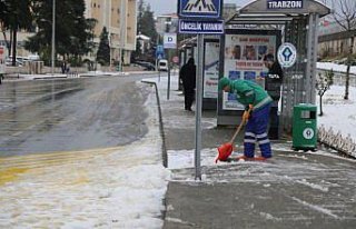 Rize'de kar temizleme çalışmaları sürüyor