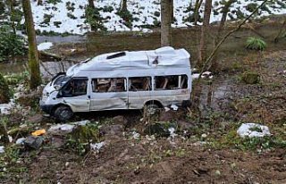 Rize'de minibüsün dere kenarına devrilmesi sonucu...