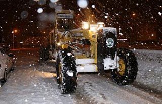 Samsun'da kar yağışı ulaşımı olumsuz etkiliyor