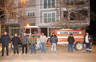 Suluova Belediyesi ekipleri ana arterlerde tuzlama...