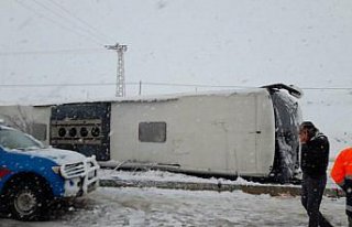 Tokat'ta yolcu otobüsü devrildi, 1 kişi öldü,...