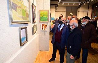 Trabzonlu 80 yaşındaki ressam eserlerini sanatseverlerle...