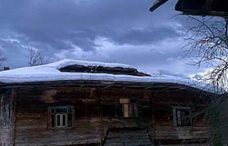 Karabük'te kar nedeniyle 4 evin çatısı çöktü