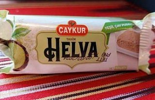 ÇAYKUR'un yeşil çay pudralı tahin helvası tüketiciyle...