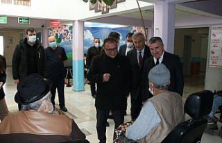 Kaymakam Nayman ve Başkan Özdemir'den huzurevi ziyareti