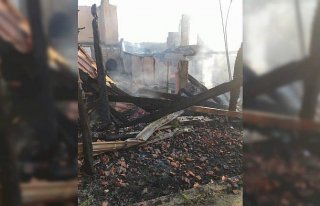 Sinop'ta çıkan yangında iki katlı ev yandı