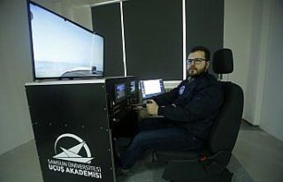 Türk mühendis 4 milyon liralık uçuş simülatörünü...