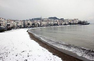 Ünye'de kar etkili oldu