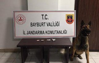 Bayburt'ta aracında uyuşturucu bulunan zanlı gözaltına...