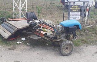 Kamyonet ile tarım aracının çarpıştığı kazada...