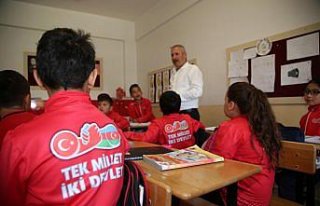 Aliyev'den imzalı fotoğraf isteyen öğrenciler...