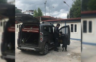 Amasya'da araçlarında uyuşturucu ele geçirilen...
