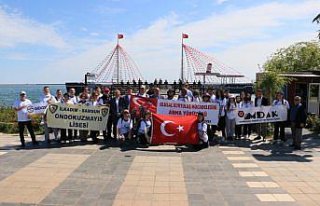 Atatürk'ün Samsun'dan Havza'ya geçtiği yolda gençler...