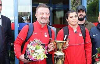 Dünya şampiyonu Busenaz Sürmeneli, memleketi Trabzon'da...