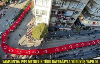 Samsun'da 1919 metrelik Türk bayrağıyla yürüyüş...