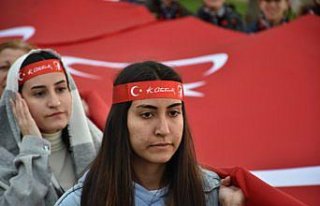 Samsun'da 1919 metrelik Türk bayrağıyla yürüyüş...