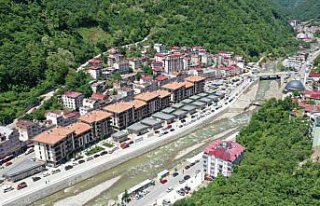 Sel felaketinin yaşandığı Dereli'de esnaf yeni...