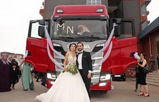 Zonguldak'ta tırlardan oluşan düğün konvoyuna...