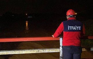 Düzce'de dereye düştüğü iddia edilen iki kişi...