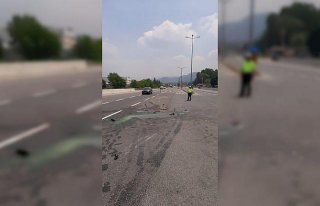 Düzce'de kamyonetle minibüsün çarpıştığı...