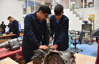 Meslek lisesi öğrencileri mezun olmadan iş teklifi...