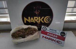 Bartın'da aracında uyuşturucuyla yakalanan polis...