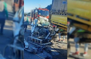 Bolu'da tıra çarpan otomobildeki 2 kişi öldü
