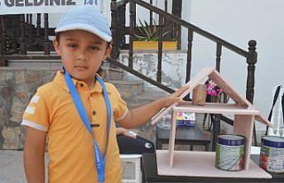 Öğrenciler atık malzemeleri hayvanlar için yuvaya...