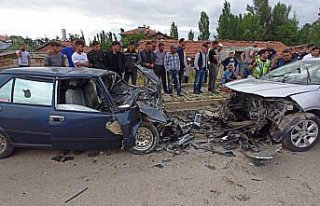 Tokat'ta iki otomobil çarpıştı, 5 kişi yaralandı